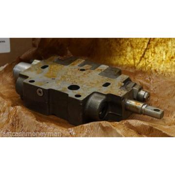 OSHKOSH MILITARY TRUCK HYDRAULIC VALVE 16-02-552-248 2CX109 4810-01-226-2224