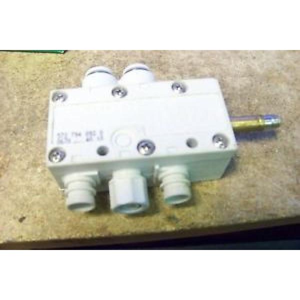 REXROTH 572 794 092 0 740 24V-DC 1/4 IN NPT SOLENOID VALVE #1 image