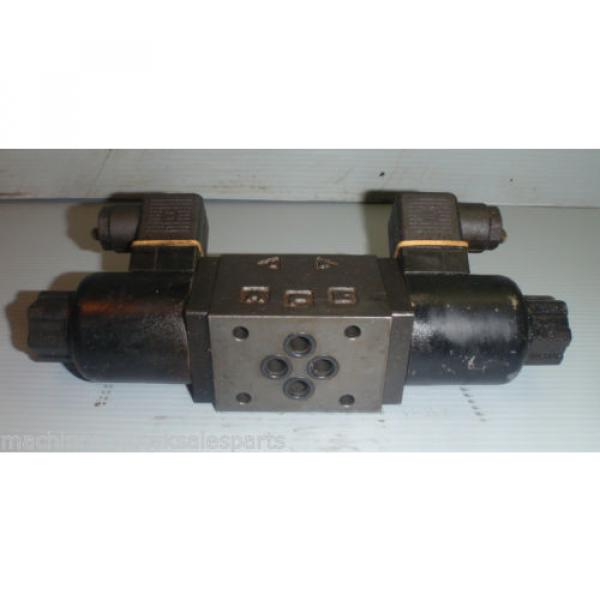 NACHI FUJIKOSHI SOLENOID OPERATED CONTROL HYDRAULIC VALVE SA-G01-C5-D2-20 #2 image